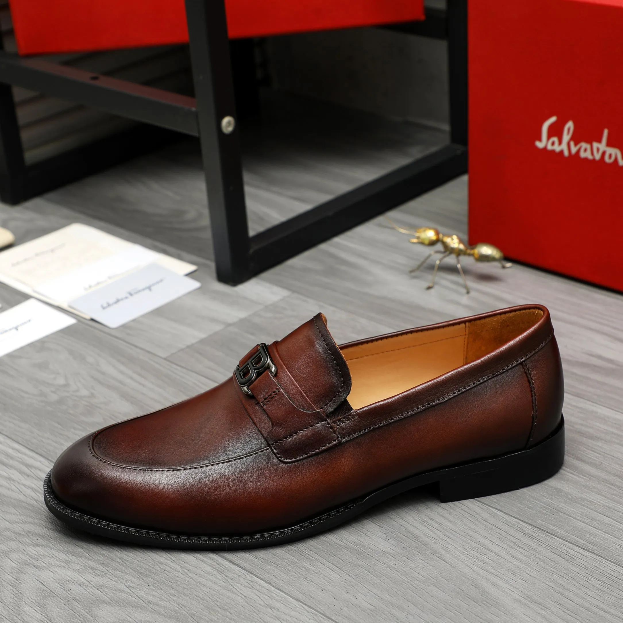 Men's shoes 💰540 Product trademark: Ferragamo "Ferragamo" business casual slip-on leather shoes Regular size: 39-45 (45. Customized, non-returnable) Product materials: Selected color-brushed cowhide upper, cowhide lining, original outsole